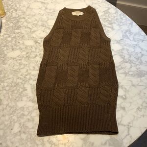 Issac Mizrahi sleeveless crew neck knit sweater